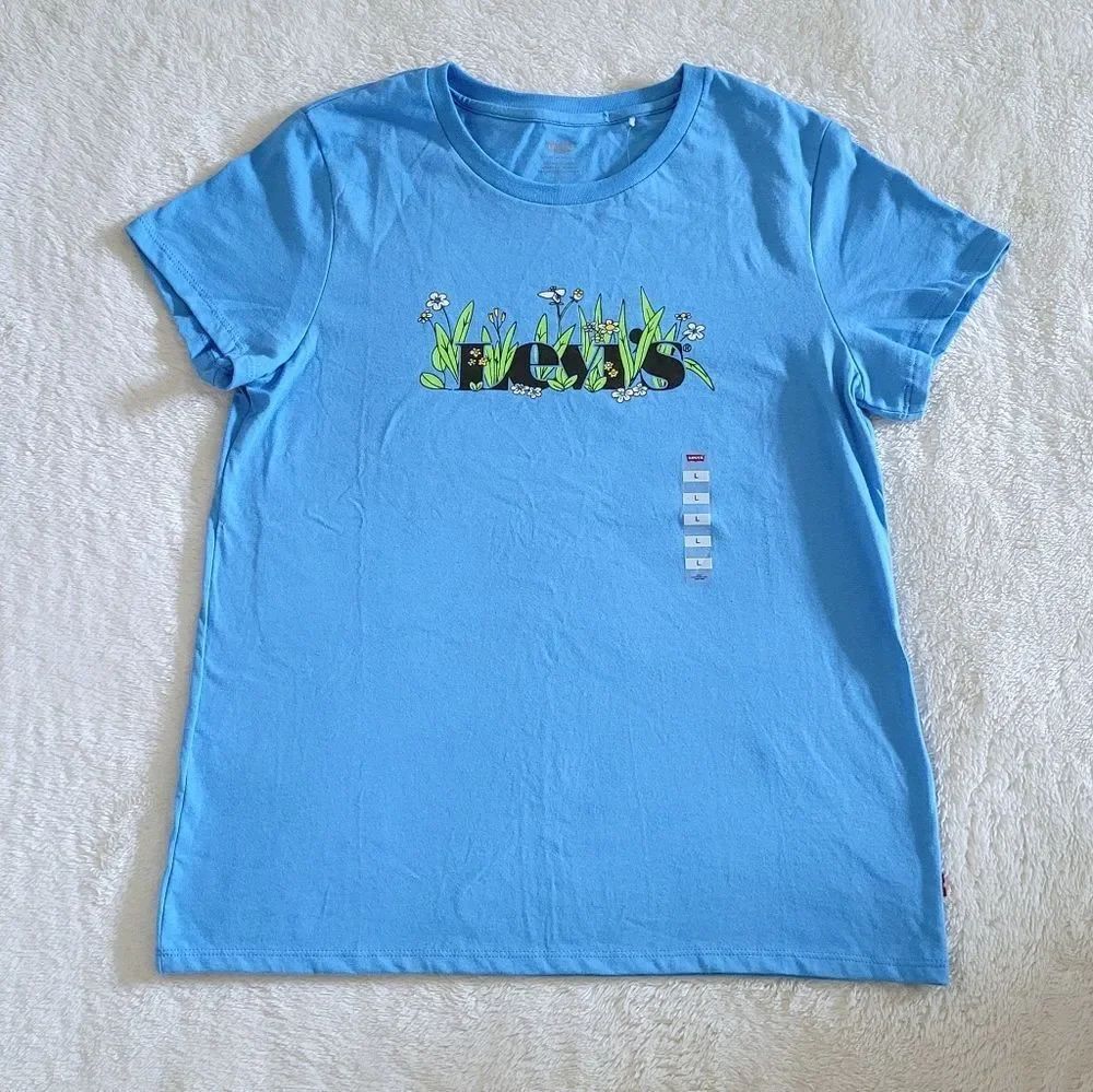 Levi's WildflowersāGraphic Logo Teeš - NWT